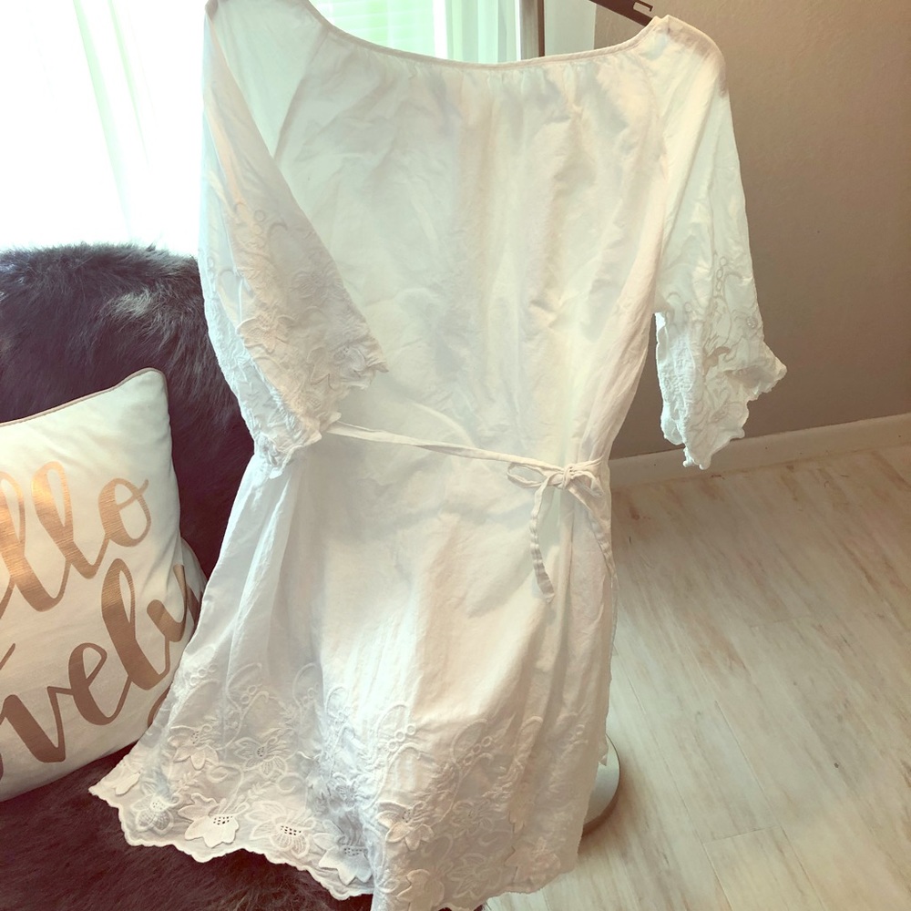 White lace maternity dress
